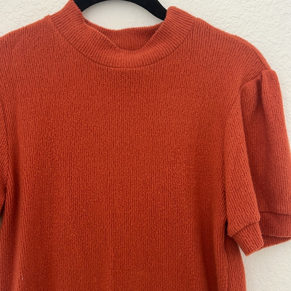 Acemi Rust Colored Top - Picture 2 of 3